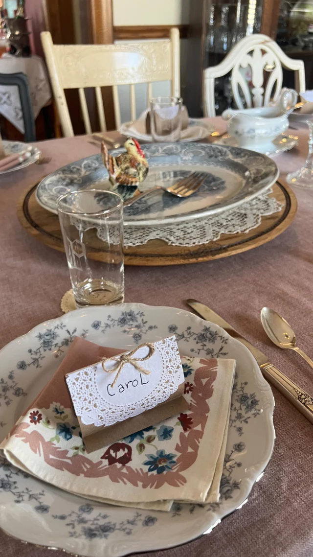 Grateful for everyone who squeezed around our Thanksgiving table and for all the helping hands that made the meal so special! 🧡